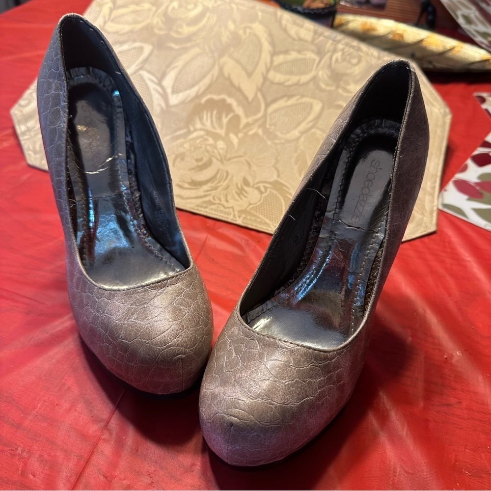 Shoe Dazzle Gray Heels Elegant and Comfortable